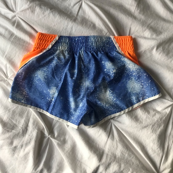 Nike Running Shorts - Picture 2 of 3